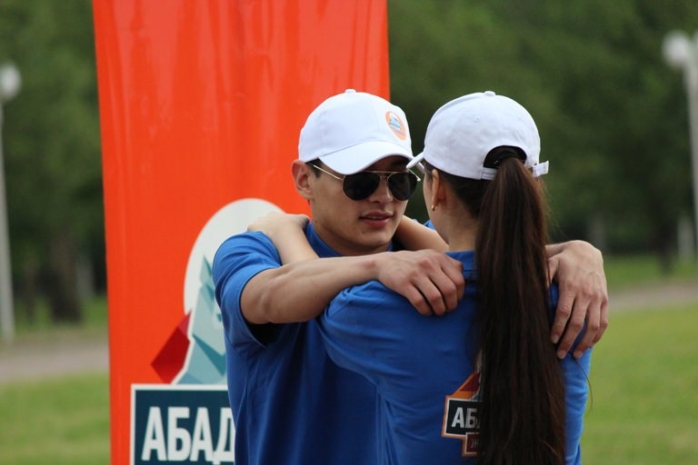 Казахстанские звезды «напали» на страусовЭксклюзив