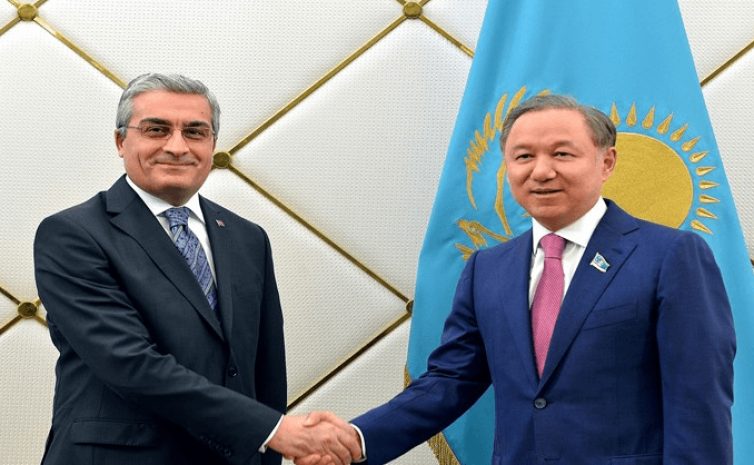 Важную роль президента Казахстана в сближении позиций России и Турции подчеркнул Н. Нигматулин