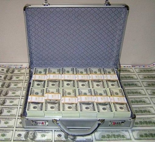 Казахстанцы хранят сбережения в долларах