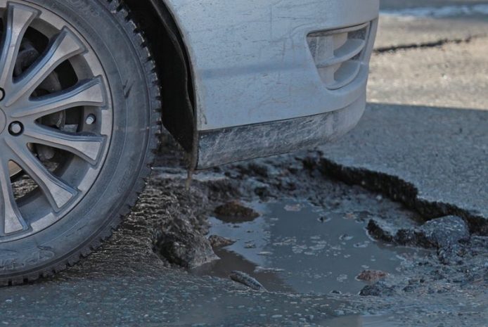 Дорожные ямы в режиме on-line увидят казахстанцы