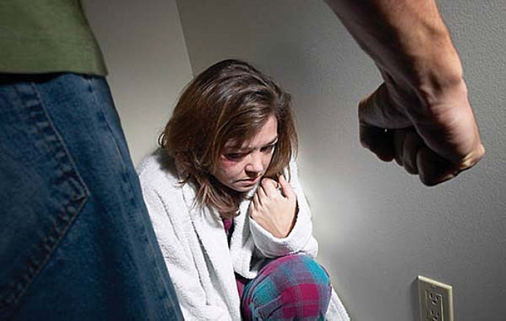 Бытовое насилие вынуждает женщин уходить из семьи