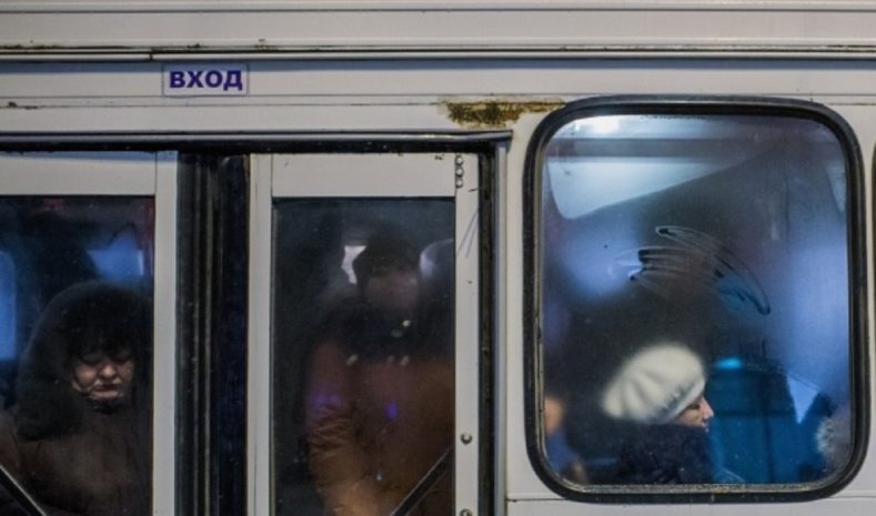 Семилетнему мальчику зажало голову в автобусе в Караганде