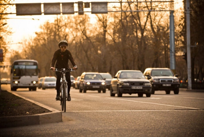 Велосипедистов научат выживать на дорогах АлматыЭксклюзив