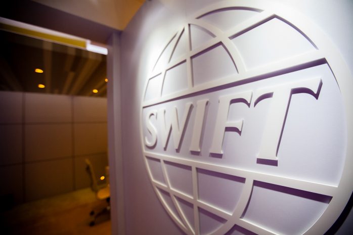 Отключить от SWIFT еще несколько банков РФ намерен ЕС