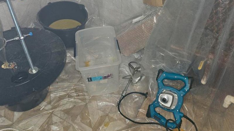 7 килограммов наркотиков изъяли спецслужбы в подпольной лаборатории в Шымкенте