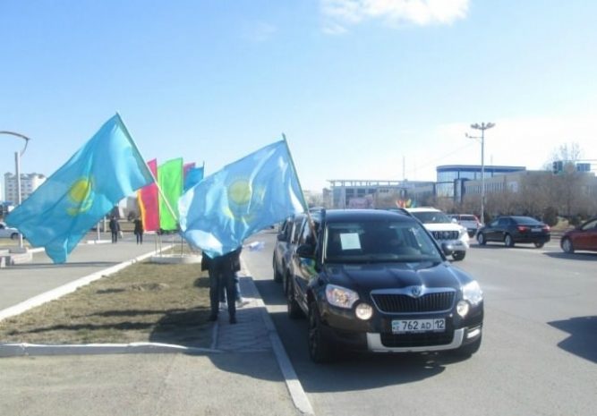 Собранные в РК автомобили проехались по улицам Актау