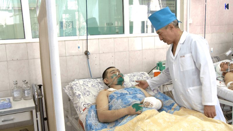 Баянаульские школы после ДТП получили новые автобусы, а герой-полицейский, спасший детей, до сих пор ждет санавиацию