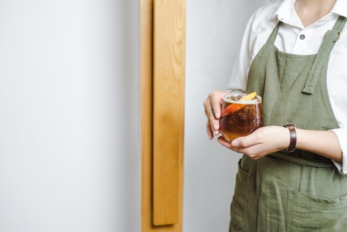 Қырғызстанда кафелердегі 15% қызмет ақысы заңсыз деп танылды