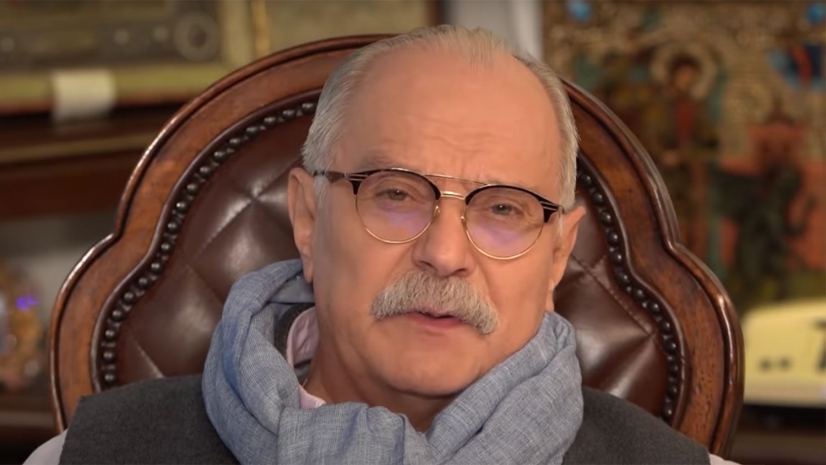 Михалков обругал матом журналиста за критику его программы о чипировании