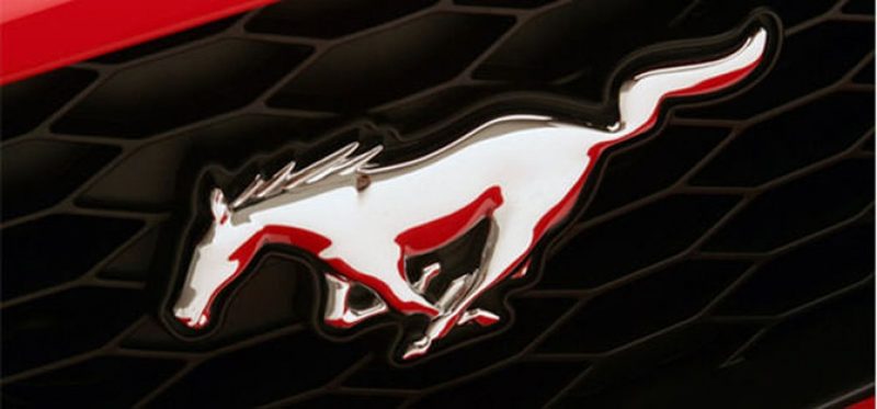 Ford показал тизер нового спорткара