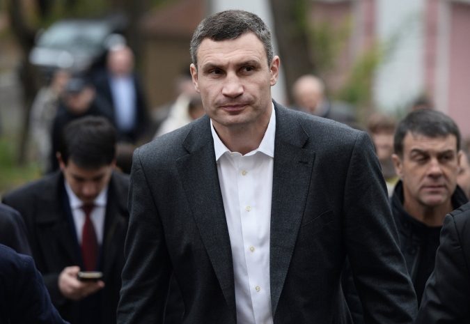 Зеленский потребовал уволить Кличко