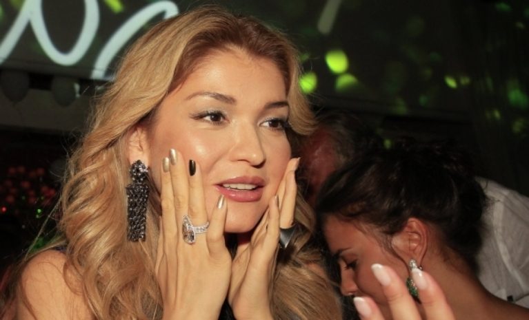 Гражданские активисты потребовали отдать деньги Каримовой жертвам коррупции