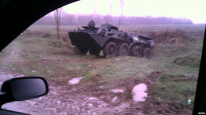 СМИ: Узбекистан выставил военную технику на спорном участке границы