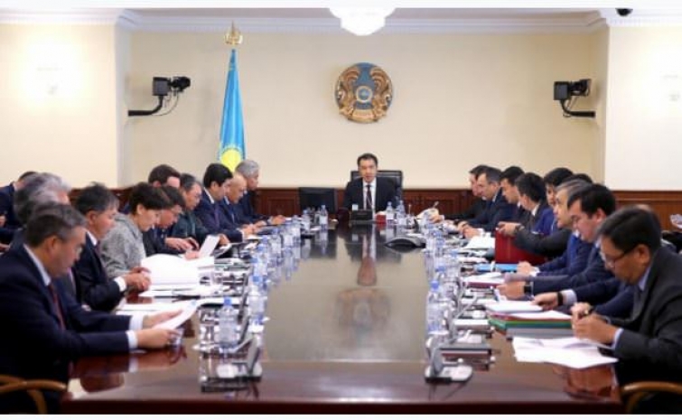 Члены кабмина готовятся к заседанию правительства