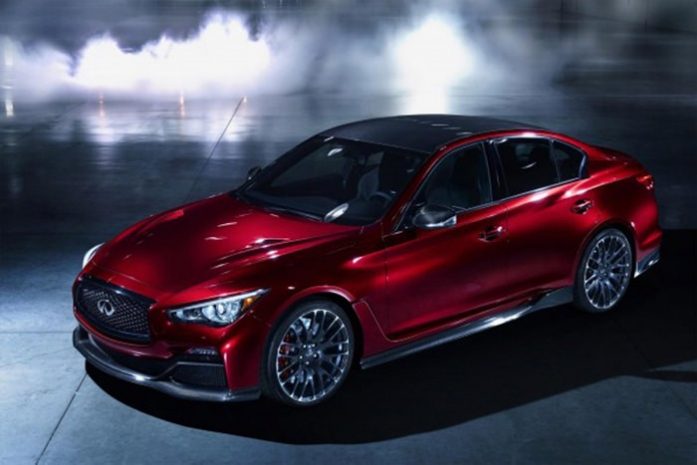 Шикарно: Infiniti Q50 превращается в Eau Rouge