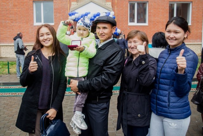 КИК вручила ключи от новых квартир по программе арендного жилья в Костанае