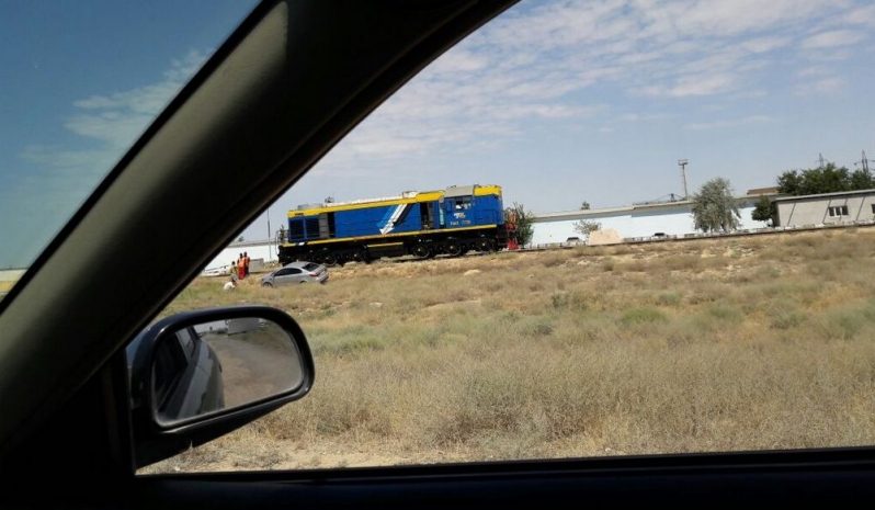 В Актау тепловоз столкнулся с автомобилем