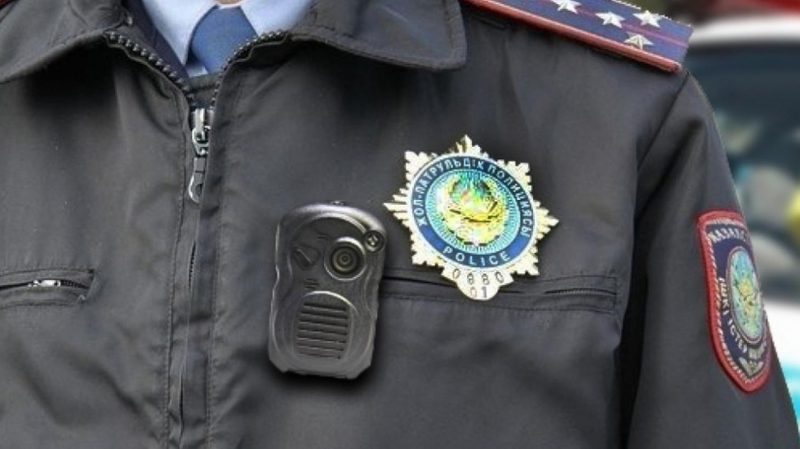 Гражданин Узбекистана пытался дать взятку полицейским в ЗКО