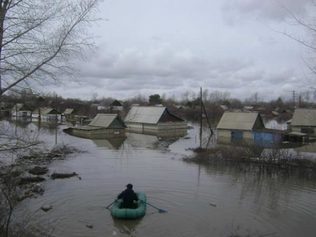 Чиновники нагрубили пострадавшим от наводнения на юге Казахстана