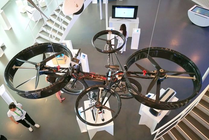 Чешский павильон представил летающий велосипед из книг на ЭКСПО-2017