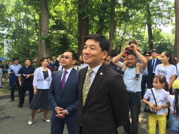 Байбек снизил цены на аттракционы в Центральном парке Алматы