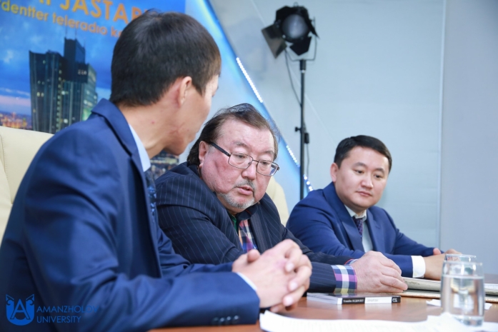 Выборы проходят открыто и прозрачно — Улыкбек Есдаулет