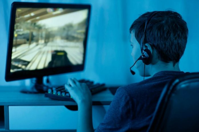 В онлайн-игры с незнакомцами играют свыше трети детей