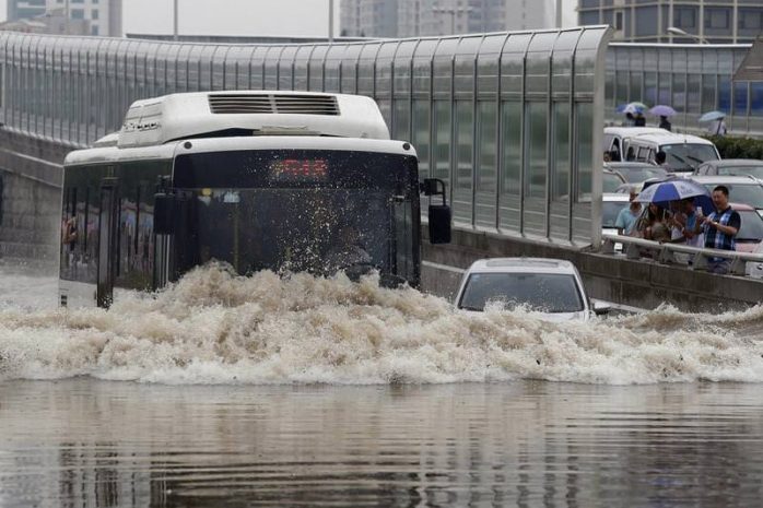 В Восточном Китае 11 000 человек пострадали от наводнений