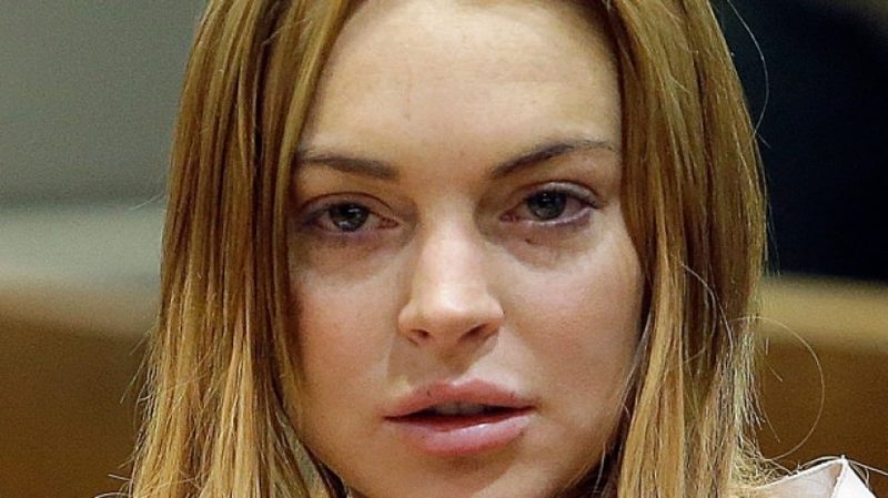 Линдсей Лохан выписали из клиники для алкоголиков