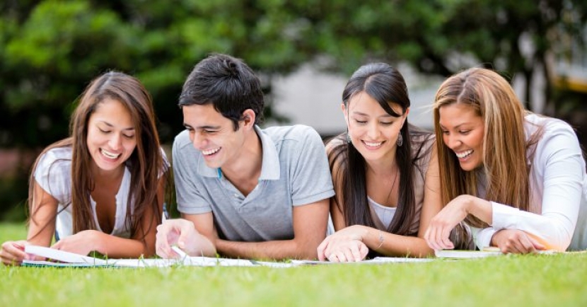 Британия урезала визы для 100 тыс. иностранных студентов