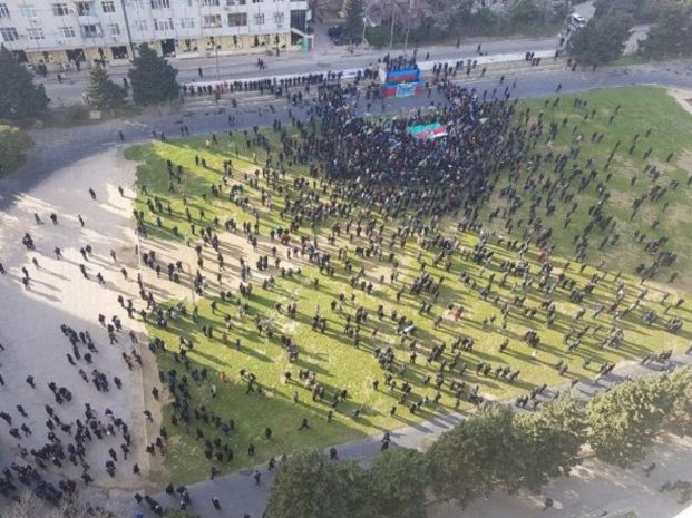 Запретить оппозиции митинговать требует полиция Баку