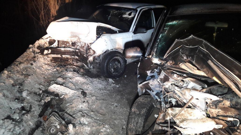 Лобовое столкновение в Алматы: водители госпитализированы