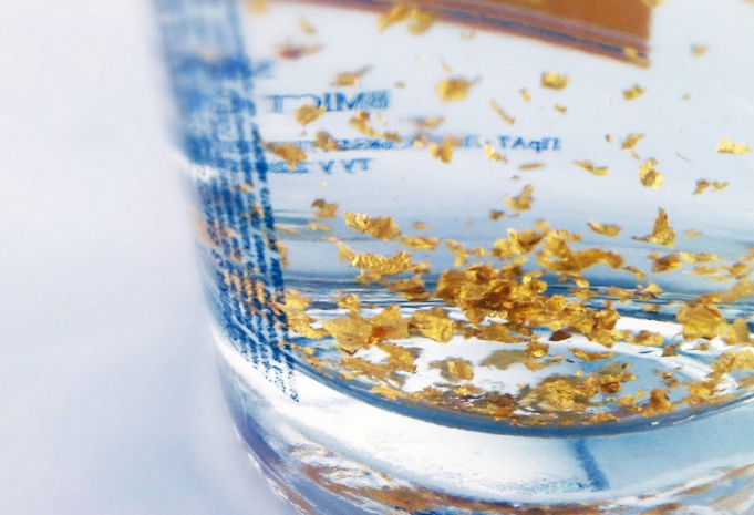 Добавлять золотые хлопья и ванилин в водку запретят в ЕАЭС