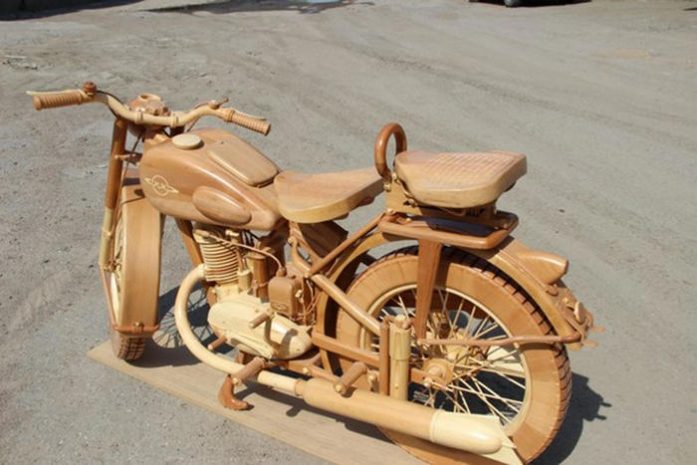 Мотоцикл Иж-49 из дерева