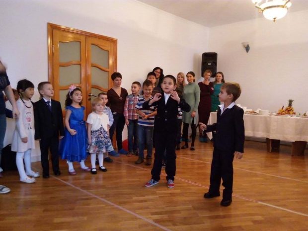 Как дети и их родители справляются с аутизмом. ВИДЕО