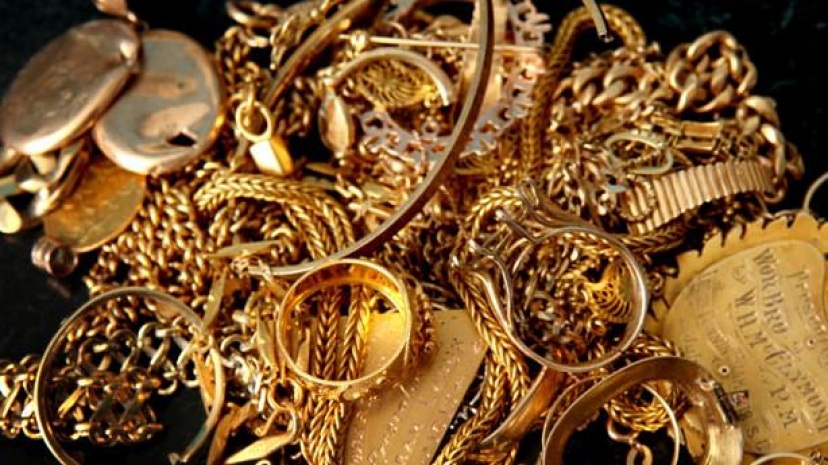 Контрабандистов с драгоценностями на 30 млн тенге задержали в аэропорту Актау