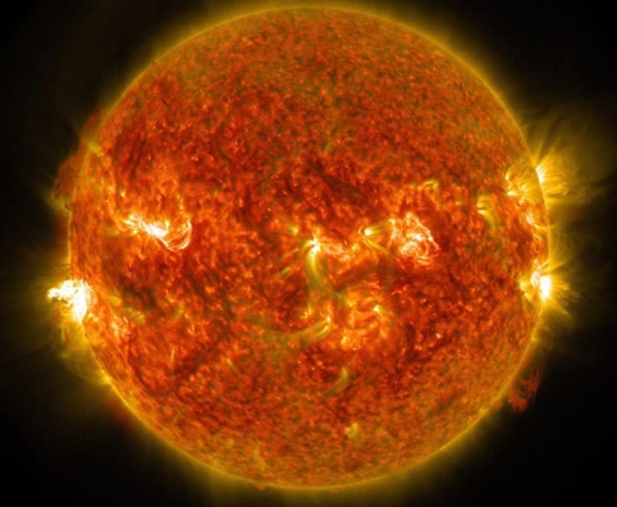 NASA зафиксировало целую серию вспышек на Солнце