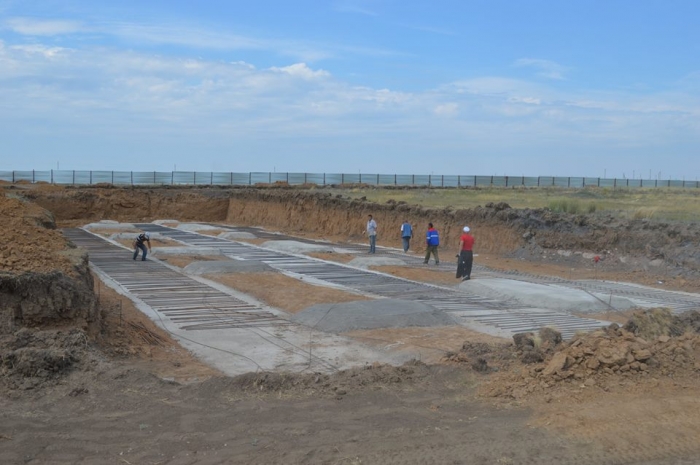 В Атбасаре продолжают строить дома для пострадавших от паводков