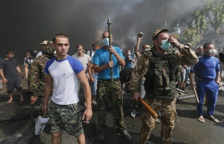 На Майдане начали возводить новые баррикады