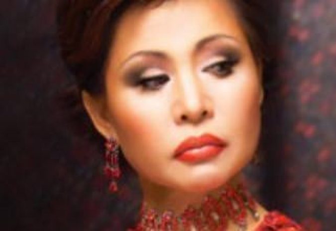 Роза Рымбаева будет судиться с российским сайтом