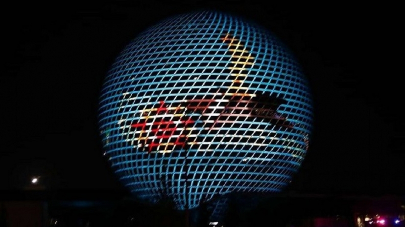 Вечный огонь «зажгли» на зданиях в столице