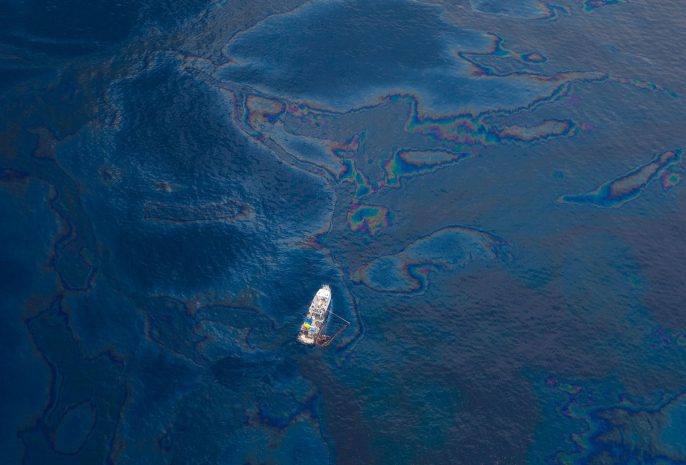 У месторождения Кашаган в Каспийском море обнаружили нефтяной разлив