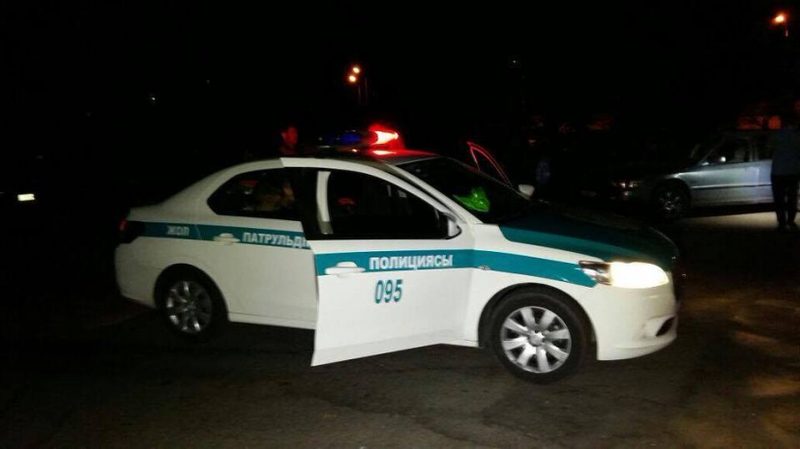 Виновники ДТП в Шымкенте напали на полицейских