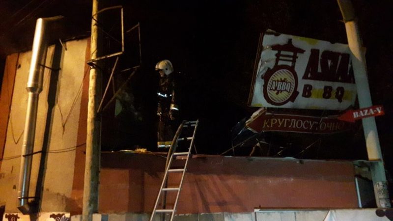 В Алматы горело кафе на Мынбаева