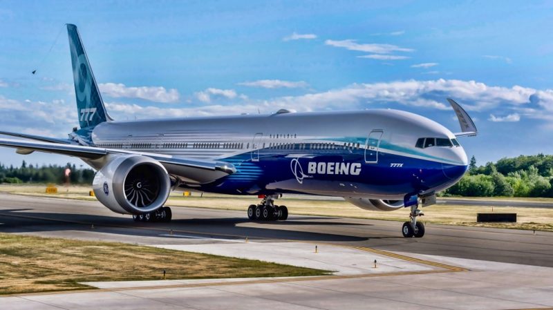 Полеты лайнеров модели 777 ограничит Boeing