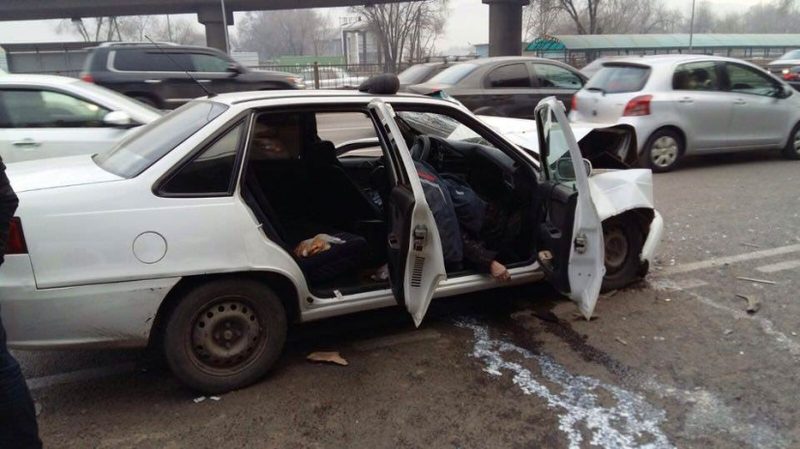 Страшное ДТП с участием автобуса в Алматы (ФОТО)