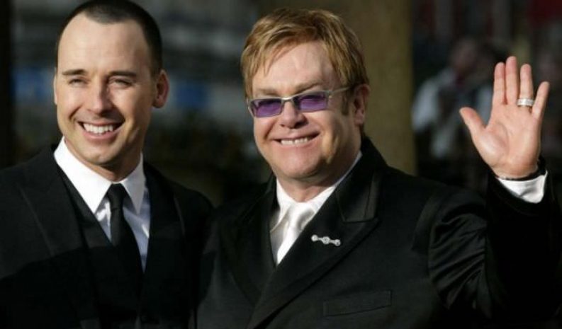 Певец Элтон Джон вступил в брак