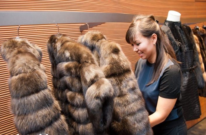 Алматинки примерили итальянские меха