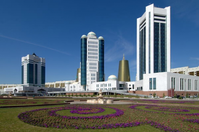 20 августа Казахстан переходит к свободному обменному курсу