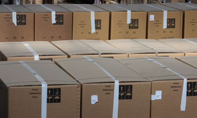 Контрафактом переполнены СВХ на границе России и Казахстана